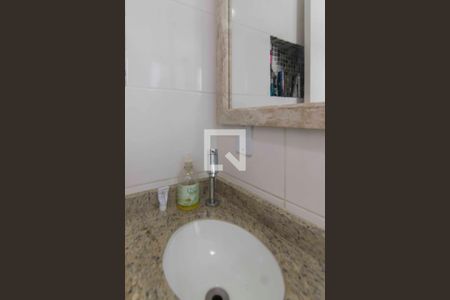 Banheiro de apartamento para alugar com 2 quartos, 58m² em Vila Mangalot, São Paulo