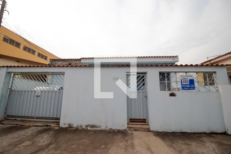 Casa à venda com 320m², 6 quartos e 2 vagas Casa à venda com 320m², 6 quartos e 2 vagasFachada