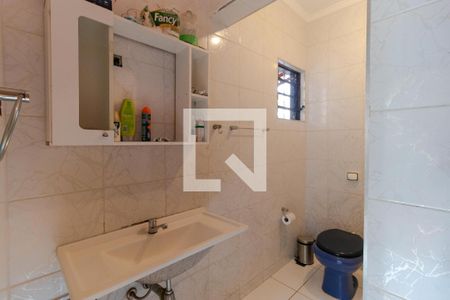 Casa à venda com 320m², 6 quartos e 2 vagas Casa à venda com 320m², 6 quartos e 2 vagasBanheiro 01