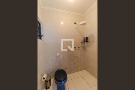 Casa à venda com 320m², 6 quartos e 2 vagas Casa à venda com 320m², 6 quartos e 2 vagasBanheiro 01