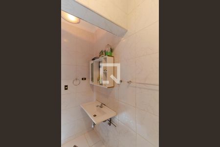 Casa à venda com 320m², 6 quartos e 2 vagas Casa à venda com 320m², 6 quartos e 2 vagasBanheiro 01