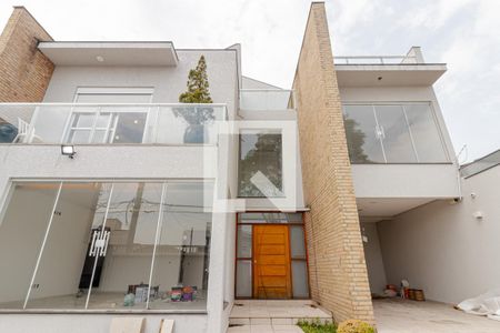 Casa à venda com 650m², 4 quartos e 4 vagas Casa à venda com 650m², 4 quartos e 4 vagasFachada