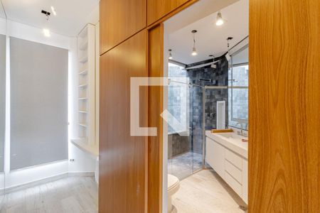 Casa à venda com 650m², 4 quartos e 4 vagas Casa à venda com 650m², 4 quartos e 4 vagasCloset da Suíte 1