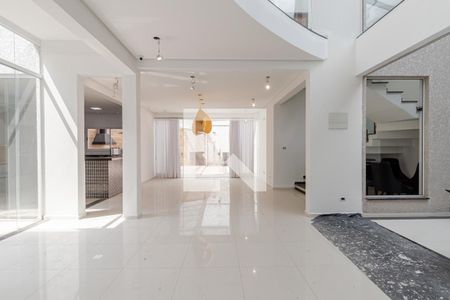 Casa à venda com 650m², 4 quartos e 4 vagas Casa à venda com 650m², 4 quartos e 4 vagasHall