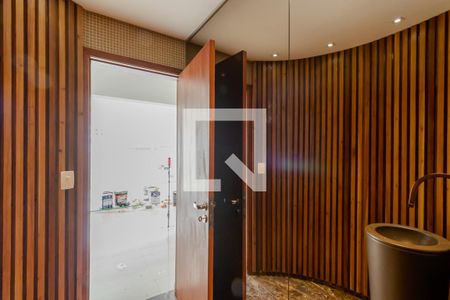 Casa à venda com 650m², 4 quartos e 4 vagas Casa à venda com 650m², 4 quartos e 4 vagasLavabo