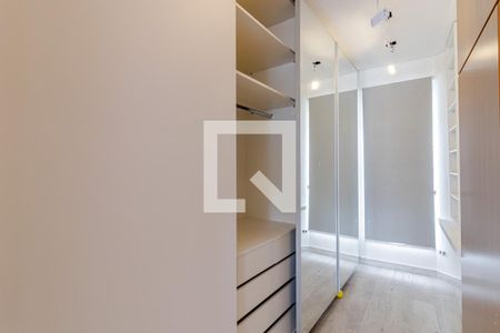 Casa à venda com 650m², 4 quartos e 4 vagas Casa à venda com 650m², 4 quartos e 4 vagasCloset da Suíte 1