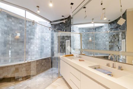 Casa à venda com 650m², 4 quartos e 4 vagas Casa à venda com 650m², 4 quartos e 4 vagasBanheiro da Suíte 1