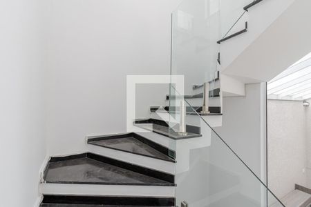 Casa à venda com 650m², 4 quartos e 4 vagas Casa à venda com 650m², 4 quartos e 4 vagasEscadas