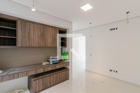 Casa à venda com 650m², 4 quartos e 4 vagas Casa à venda com 650m², 4 quartos e 4 vagasEscritório