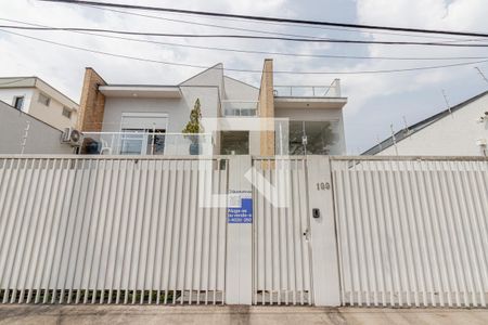 Casa à venda com 650m², 4 quartos e 4 vagas Casa à venda com 650m², 4 quartos e 4 vagasFachada