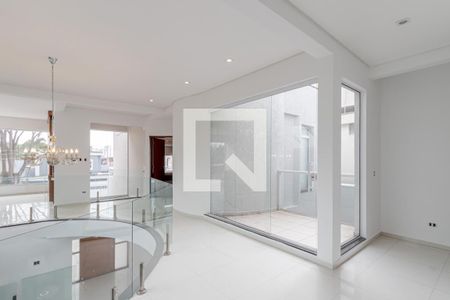 Casa à venda com 650m², 4 quartos e 4 vagas Casa à venda com 650m², 4 quartos e 4 vagasCorredor