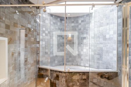 Casa à venda com 650m², 4 quartos e 4 vagas Casa à venda com 650m², 4 quartos e 4 vagasBanheiro da Suíte 1