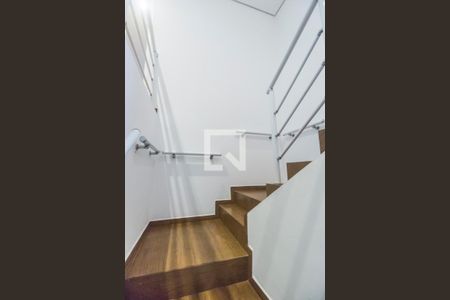 Casa de condomínio à venda com 420m², 7 quartos e 4 vagasEscada