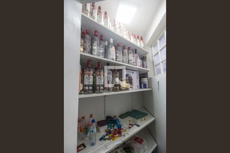 Casa de condomínio à venda com 420m², 7 quartos e 4 vagasDespensa