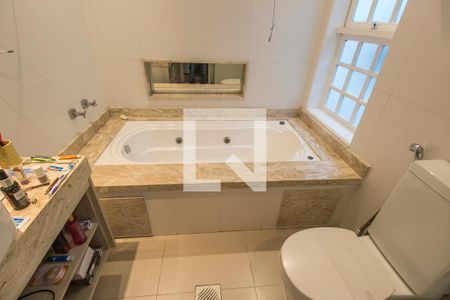 Casa de condomínio à venda com 420m², 7 quartos e 4 vagasBanheiro da Suíte