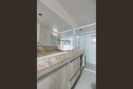 Casa de condomínio à venda com 420m², 7 quartos e 4 vagasBanheiro da Suíte 4