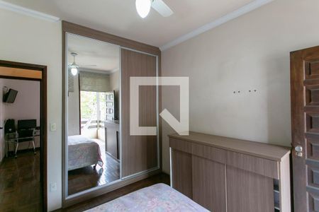 Casa à venda com 290m², 5 quartos e 3 vagas Casa à venda com 290m², 5 quartos e 3 vagasQuarto 4