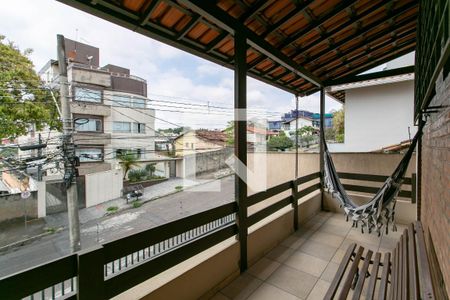 Casa à venda com 290m², 5 quartos e 3 vagas Casa à venda com 290m², 5 quartos e 3 vagasVaranda da Sala