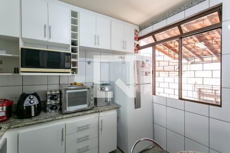 Casa à venda com 290m², 5 quartos e 3 vagas Casa à venda com 290m², 5 quartos e 3 vagasCozinha