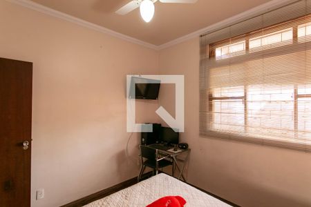 Casa à venda com 290m², 5 quartos e 3 vagas Casa à venda com 290m², 5 quartos e 3 vagasQuarto 3