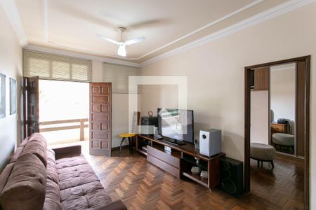 Casa à venda com 290m², 5 quartos e 3 vagas Casa à venda com 290m², 5 quartos e 3 vagasSala de Estar