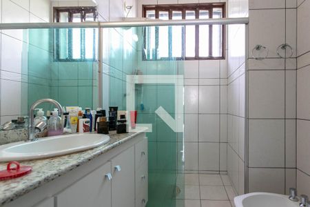 Casa à venda com 290m², 5 quartos e 3 vagas Casa à venda com 290m², 5 quartos e 3 vagasBanheiro da Suíte 2