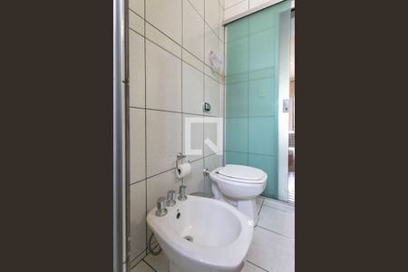 Casa à venda com 290m², 5 quartos e 3 vagas Casa à venda com 290m², 5 quartos e 3 vagasBanheiro da Suíte 2