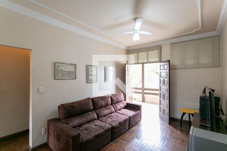 Casa à venda com 290m², 5 quartos e 3 vagas Casa à venda com 290m², 5 quartos e 3 vagasSala de Estar