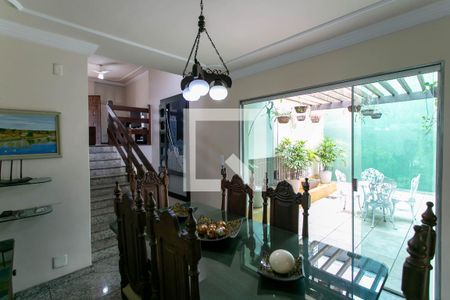 Casa à venda com 290m², 5 quartos e 3 vagas Casa à venda com 290m², 5 quartos e 3 vagasSala de Jantar