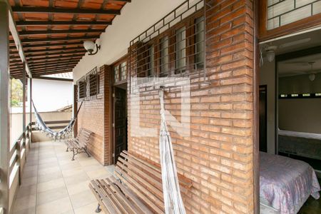 Casa à venda com 290m², 5 quartos e 3 vagas Casa à venda com 290m², 5 quartos e 3 vagasVaranda da Sala