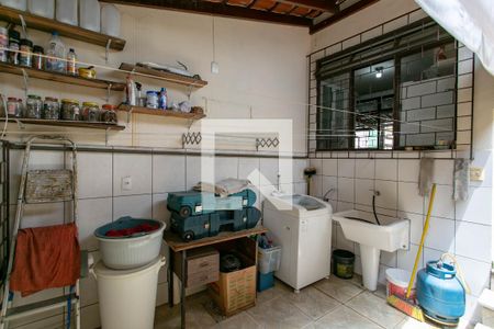 Casa à venda com 290m², 5 quartos e 3 vagas Casa à venda com 290m², 5 quartos e 3 vagasLavanderia