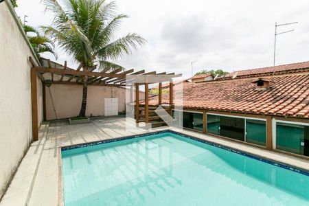 Casa à venda com 290m², 5 quartos e 3 vagas Casa à venda com 290m², 5 quartos e 3 vagasPiscina