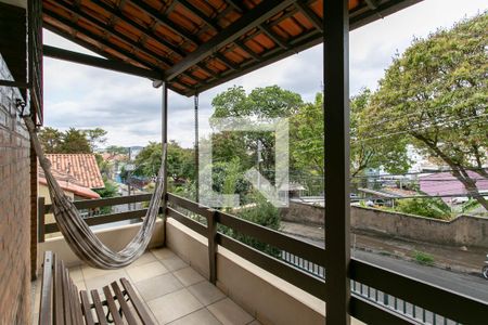 Casa à venda com 290m², 5 quartos e 3 vagas Casa à venda com 290m², 5 quartos e 3 vagasVaranda da Sala