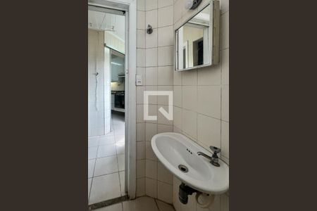 Apartamento para alugar com 112m², 3 quartos e 2 vagas Apartamento para alugar com 112m², 3 quartos e 2 vagasBanheiro de Serviço