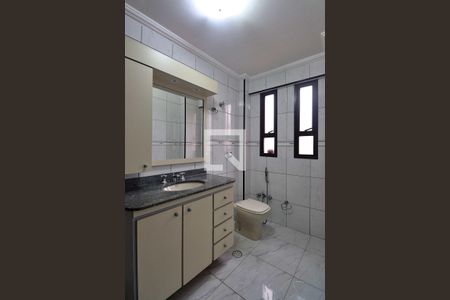 Apartamento à venda com 134m², 3 quartos e 2 vagasBanheiro da Suíte 1