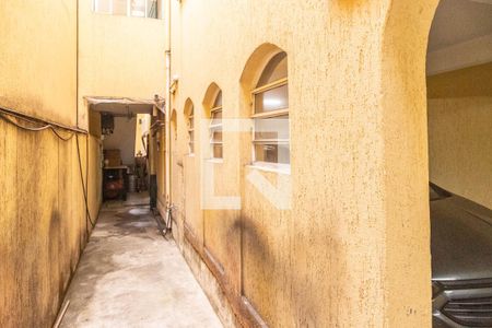 Casa à venda com 268m², 3 quartos e 6 vagasCorredor lateral externo