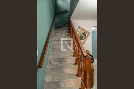 Casa à venda com 268m², 3 quartos e 6 vagasEscada