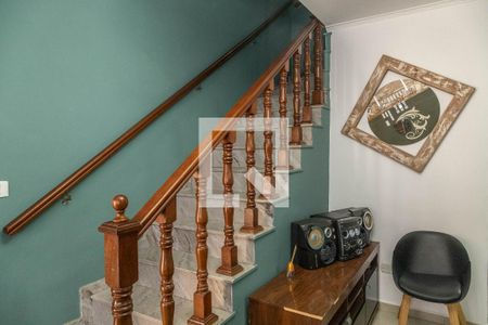 Casa à venda com 268m², 3 quartos e 6 vagasEscada