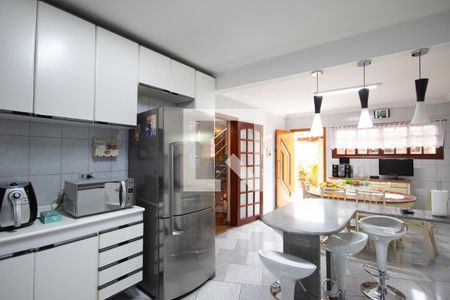 Casa à venda com 200m², 4 quartos e 6 vagas Casa à venda com 200m², 4 quartos e 6 vagasCopa e cozinha