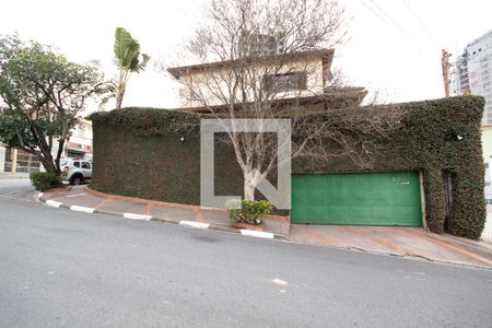 Casa à venda com 200m², 4 quartos e 6 vagas Casa à venda com 200m², 4 quartos e 6 vagasFachada