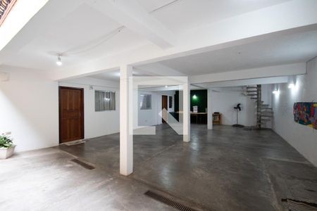 Casa à venda com 200m², 4 quartos e 6 vagas Casa à venda com 200m², 4 quartos e 6 vagasGaragem e dependência de serviço