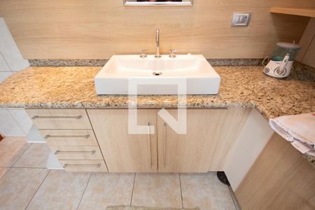 Casa à venda com 200m², 4 quartos e 6 vagas Casa à venda com 200m², 4 quartos e 6 vagasBanheiro da Suíte