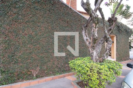 Casa à venda com 200m², 4 quartos e 6 vagas Casa à venda com 200m², 4 quartos e 6 vagasFachada