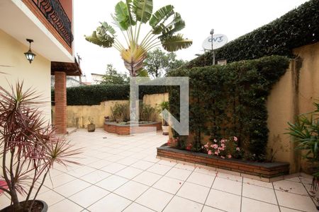 Casa à venda com 200m², 4 quartos e 6 vagas Casa à venda com 200m², 4 quartos e 6 vagasQuintal