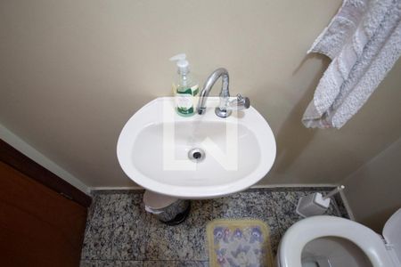 Casa à venda com 200m², 4 quartos e 6 vagas Casa à venda com 200m², 4 quartos e 6 vagasBanheiro de Serviço