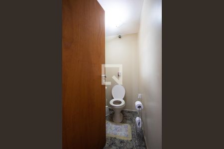 Casa à venda com 200m², 4 quartos e 6 vagas Casa à venda com 200m², 4 quartos e 6 vagasBanheiro de Serviço