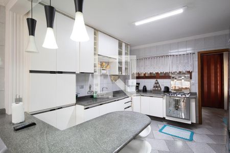 Casa à venda com 200m², 4 quartos e 6 vagas Casa à venda com 200m², 4 quartos e 6 vagasCopa e cozinha