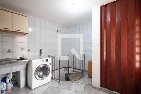 Casa à venda com 200m², 4 quartos e 6 vagas Casa à venda com 200m², 4 quartos e 6 vagasÁrea de Serviço