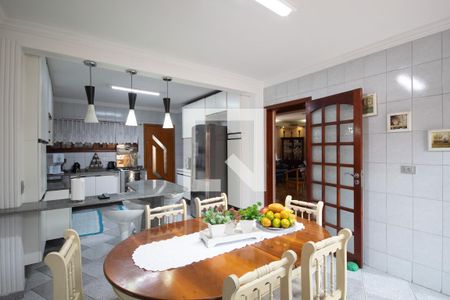 Casa à venda com 200m², 4 quartos e 6 vagas Casa à venda com 200m², 4 quartos e 6 vagasCopa e cozinha