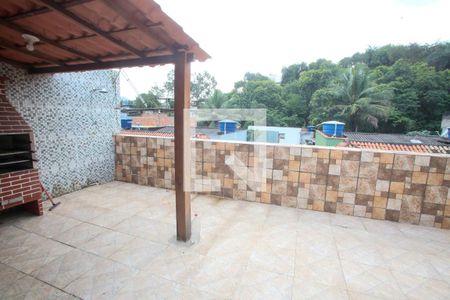 Casa à venda com 210m², 3 quartos e 2 vagas Casa à venda com 210m², 3 quartos e 2 vagasTerraço